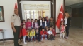 T�RK S�LAHLI KUVVETLER�M�Z�N G�Z BEBE�� JANDARMA'LARIMIZA VUSLAT ANAOKULUNDAN ANLAMLI Z�YARET.CENG�Z YANIK Y�ZBA�I'MIZA YAKIN �LG�S�NDEN DOLAYI TE�EKK�R ED�YORUZ.